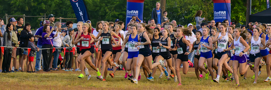 start of the Elite Varsity Girls race start of the Elite Varsity Girls race